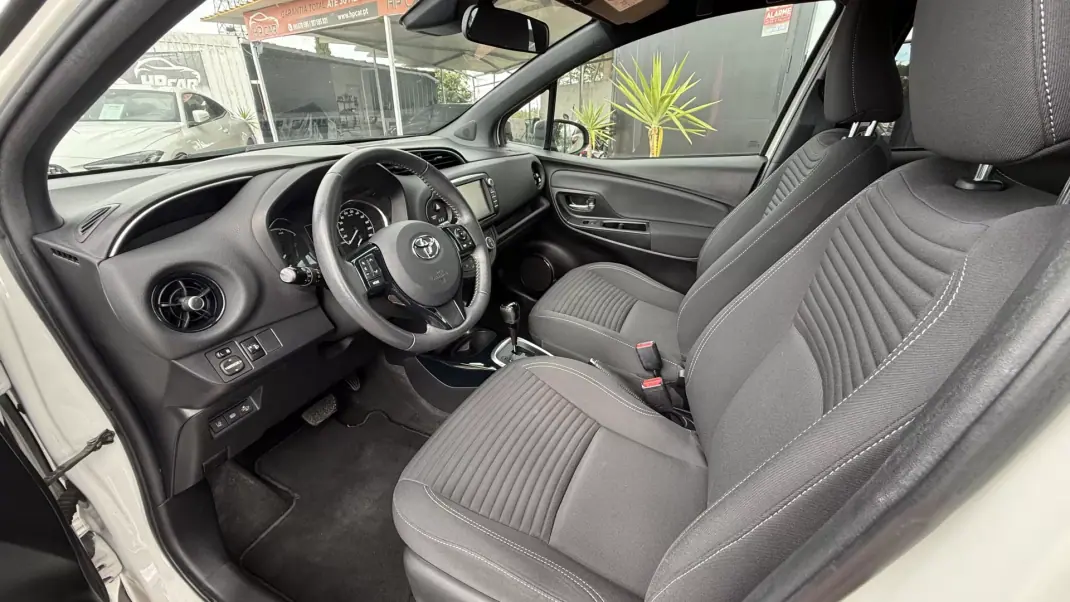 Toyota Yaris 2018 - 16990 EUR, 80000 km - AUTO.MOTO.pt - 80000km - foto 19 de 29