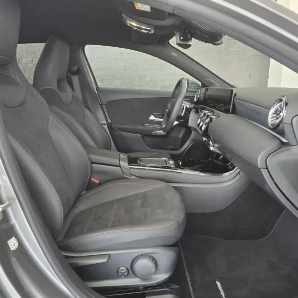 Mercedes-Benz A 180 2025 - 37950 EUR, 9295 km - AUTO.MOTO.pt - 9295km - foto 8 de 40