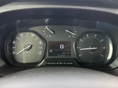 Opel COMBO 2022 - 17450 EUR, 123000 km - AUTO.MOTO.pt - 123000km - foto 36 de 37