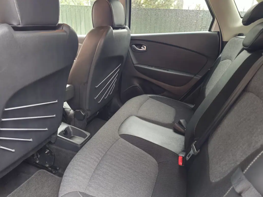 Renault Captur 2019 - 15990 EUR, 70400 km - AUTO.MOTO.pt - 70400km - foto 8 de 10