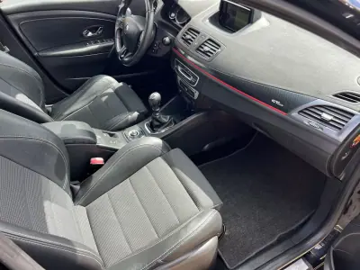 Renault Mégane Sport Tourer 2014 - 9500 EUR, 239995 km - AUTO.MOTO.pt - 239995km - foto 20 de 23