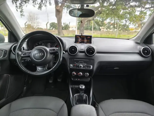 Audi A1 Sportback 2015 - 10900 EUR, 221000 km - AUTO.MOTO.pt - 221000km - foto 10 de 10