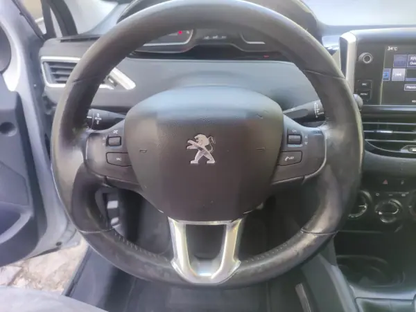 Peugeot 208 2017 - 7500 EUR, 183274 km - AUTO.MOTO.pt - 183274km - foto 16 de 23
