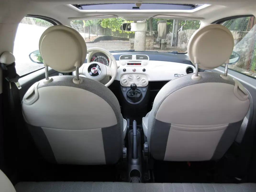 Fiat 500 2010 - 6990 EUR, 185000 km - AUTO.MOTO.pt - 185000km - foto 24 de 37