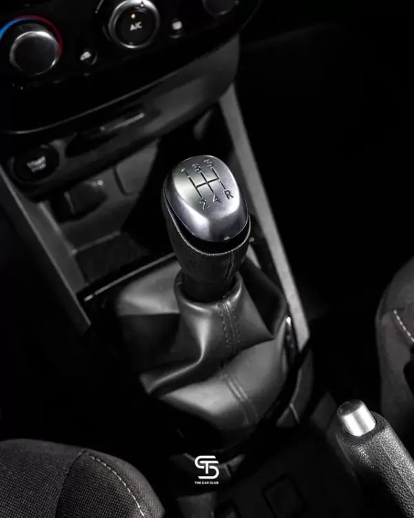 Renault Clio 2019 - 10450 EUR, 79000 km - AUTO.MOTO.pt - 79000km - foto 16 de 19