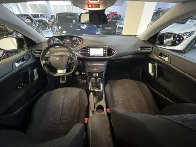 Peugeot 308 2019 - 10990 EUR, 130000 km - 130000km - foto 6 de 38