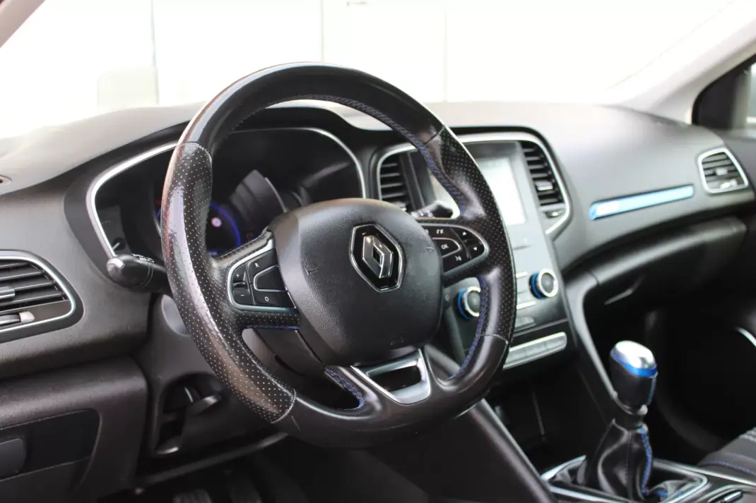 Renault Mégane 2021 - 16490 EUR, 165000 km - AUTO.MOTO.pt - 165000km - foto 20 de 30