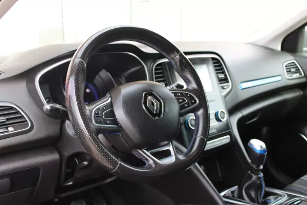 Renault Mégane 2021 - 16490 EUR, 165000 km - AUTO.MOTO.pt - 165000km - foto 20 de 30