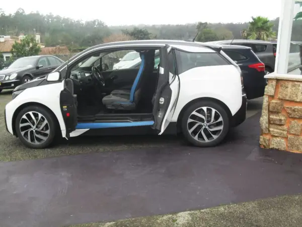 BMW i3 2018 - 17580 EUR, 93200 km - AUTO.MOTO.pt - 93200km - foto 2 de 28