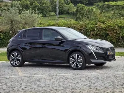 Peugeot e-208 2021 - 17250 EUR, 85000 km - AUTO.MOTO.pt - 85000km - foto 22 de 25