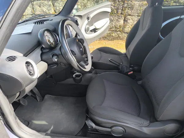 MINI Clubman 2013 - 9000 EUR, 185000 km - AUTO.MOTO.pt - 185000km - foto 9 de 12