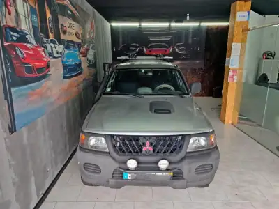 Mitsubishi Pajero Sport 2002 - 9000 EUR, 235000 km - AUTO.MOTO.pt - 235000km - foto 2 de 9
