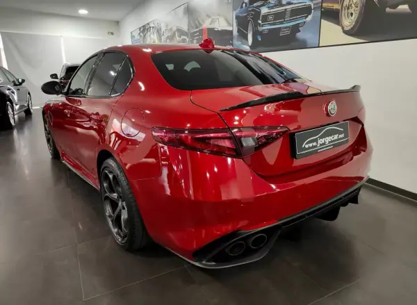 Alfa Romeo Giulia 2018 - 62500 EUR, 53000 km - AUTO.MOTO.pt - 53000km - foto 18 de 60
