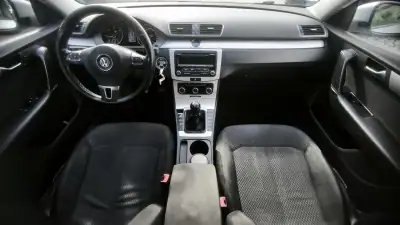 Volkswagen Passat 2013 - 10950 EUR, 215000 km - AUTO.MOTO.pt - 215000km - foto 9 de 10
