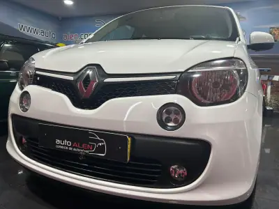 Renault Twingo 2018 - 10500 EUR, 113670 km - AUTO.MOTO.pt - 113670km - foto 3 de 18