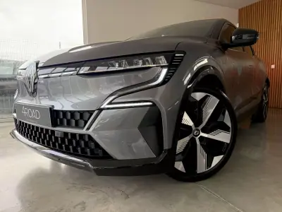 Renault Mégane E-Tech 2023 - 25500 EUR, 58000 km - AUTO.MOTO.pt - 58000km - foto 4 de 121