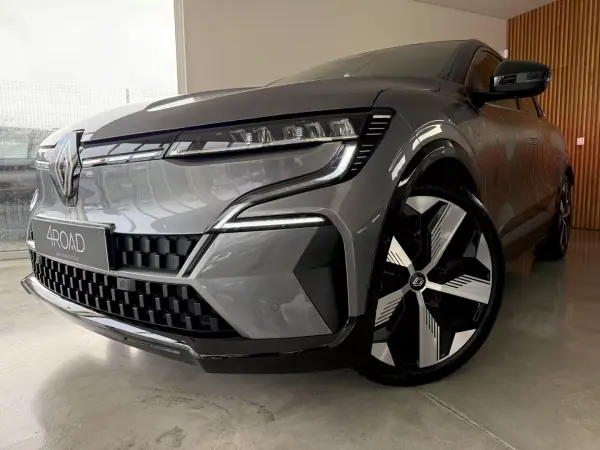 Renault Mégane E-Tech 2023 - 25500 EUR, 58000 km - AUTO.MOTO.pt - 58000km - foto 4 de 121
