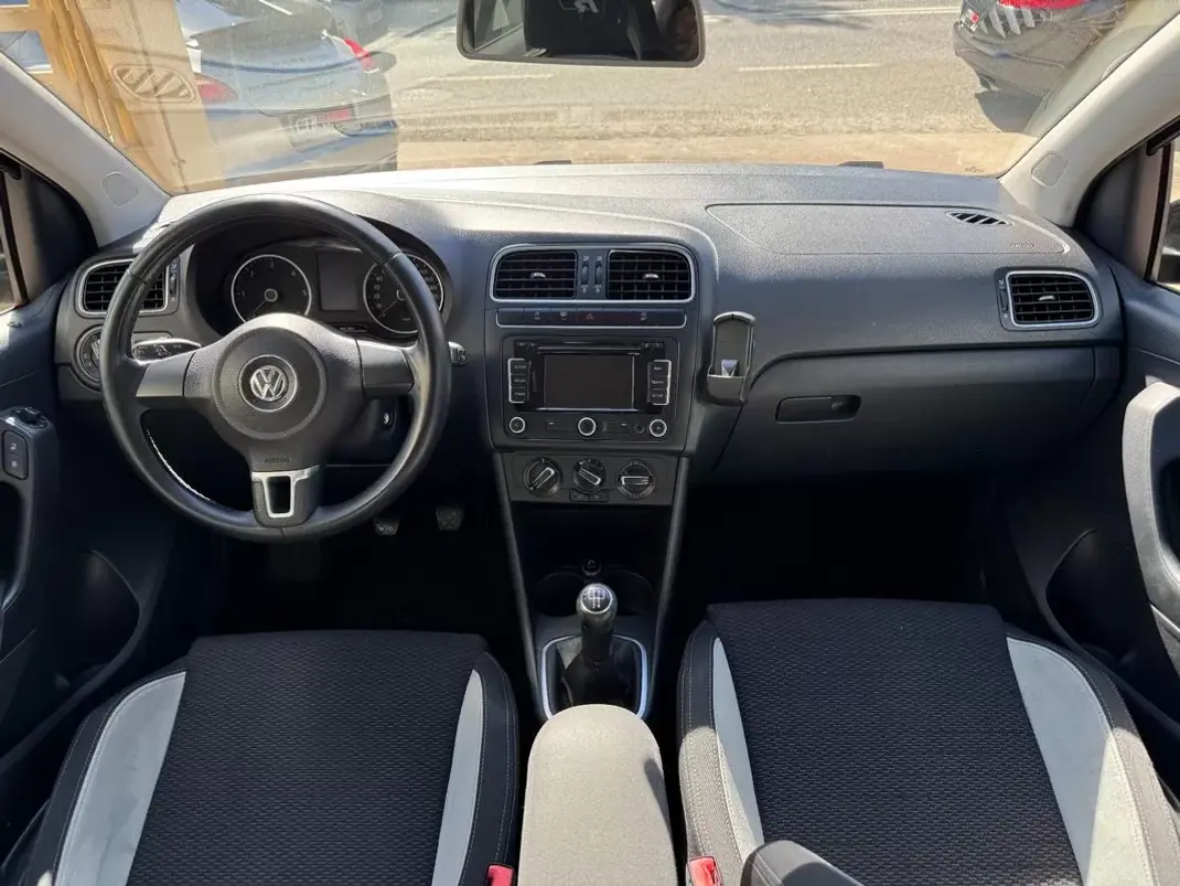 Volkswagen Polo 2012 - 8900 EUR, 188133 km - AUTO.MOTO.pt - 188133km - foto 24 de 28
