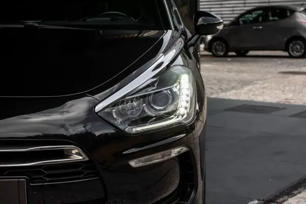 Citroën DS5 2013 - 8900 EUR, 242219 km - AUTO.MOTO.pt - 242219km - foto 8 de 38