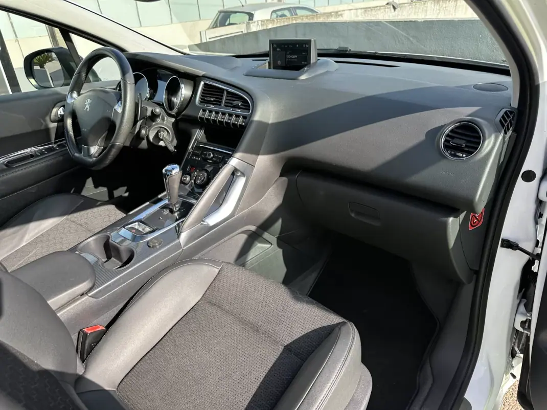 Peugeot 3008 2014 - 8900 EUR, 220000 km - AUTO.MOTO.pt - 220000km - foto 38 de 62