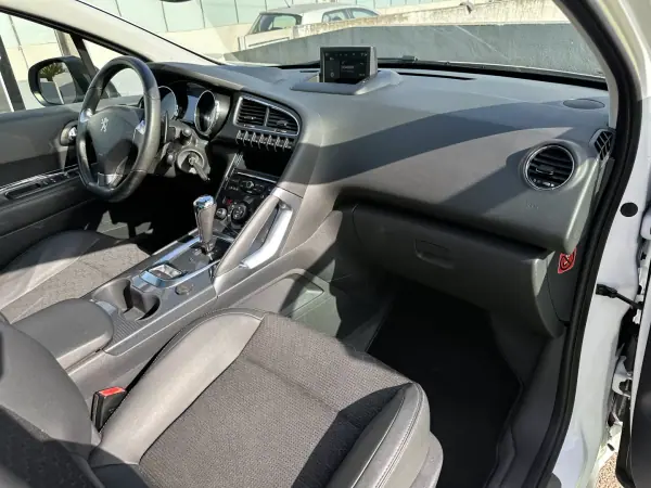 Peugeot 3008 2014 - 8400 EUR, 220000 km - AUTO.MOTO.pt - 220000km - foto 38 de 62