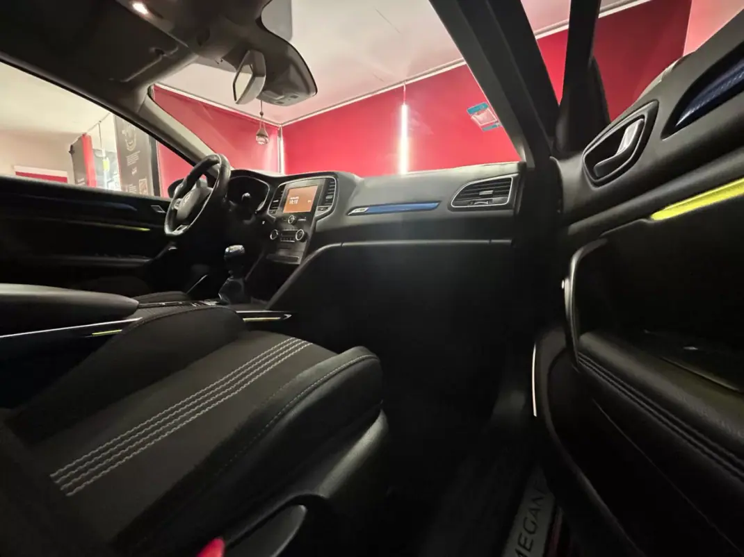 Renault Mégane 2017 - 13950 EUR, 151881 km - AUTO.MOTO.pt - 151881km - foto 20 de 20