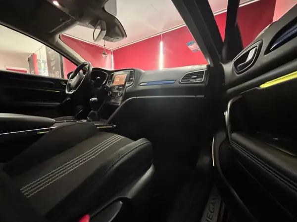 Renault Mégane 2017 - 13950 EUR, 151881 km - AUTO.MOTO.pt - 151881km - foto 20 de 20
