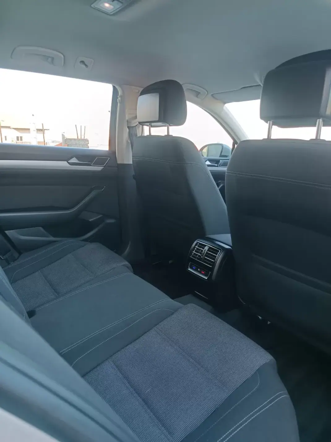 Volkswagen Passat Variant 2015 - 12490 EUR, 202331 km - 202331km - foto 18 de 21