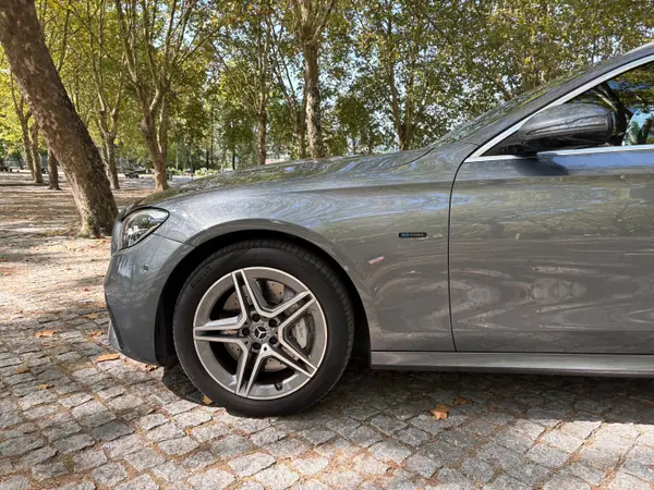 Mercedes-Benz E 300 2021 — foto 2 de 14