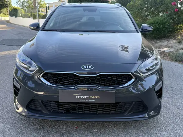 Kia Ceed SW 2018 - 12999 EUR, 120000 km - AUTO.MOTO.pt - 120000km - foto 6 de 17