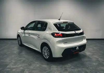 Peugeot 208 2023 - 12500 EUR, 98000 km - AUTO.MOTO.pt - 98000km - foto 5 de 16