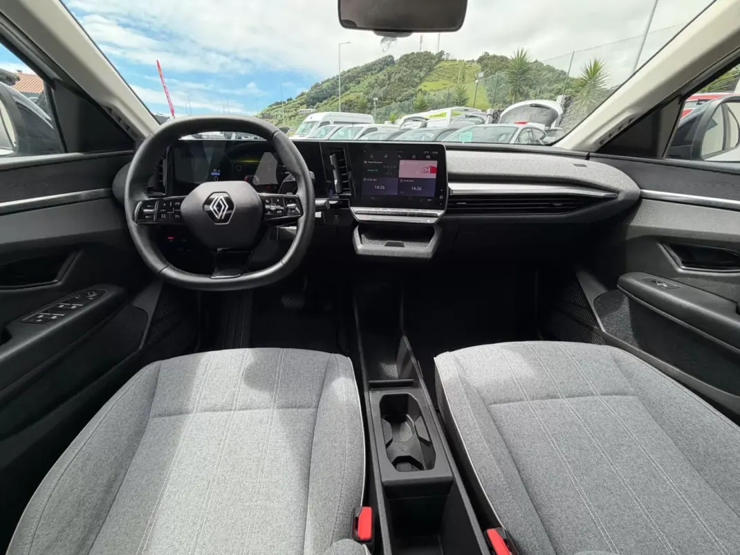 Renault Mégane E-Tech 2022 - 26490 EUR, 8860 km - 8860km - foto 14 de 16