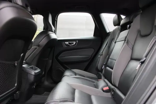 Volvo XC 60 2020 - 33990 EUR, 168000 km - AUTO.MOTO.pt - 168000km - foto 17 de 37