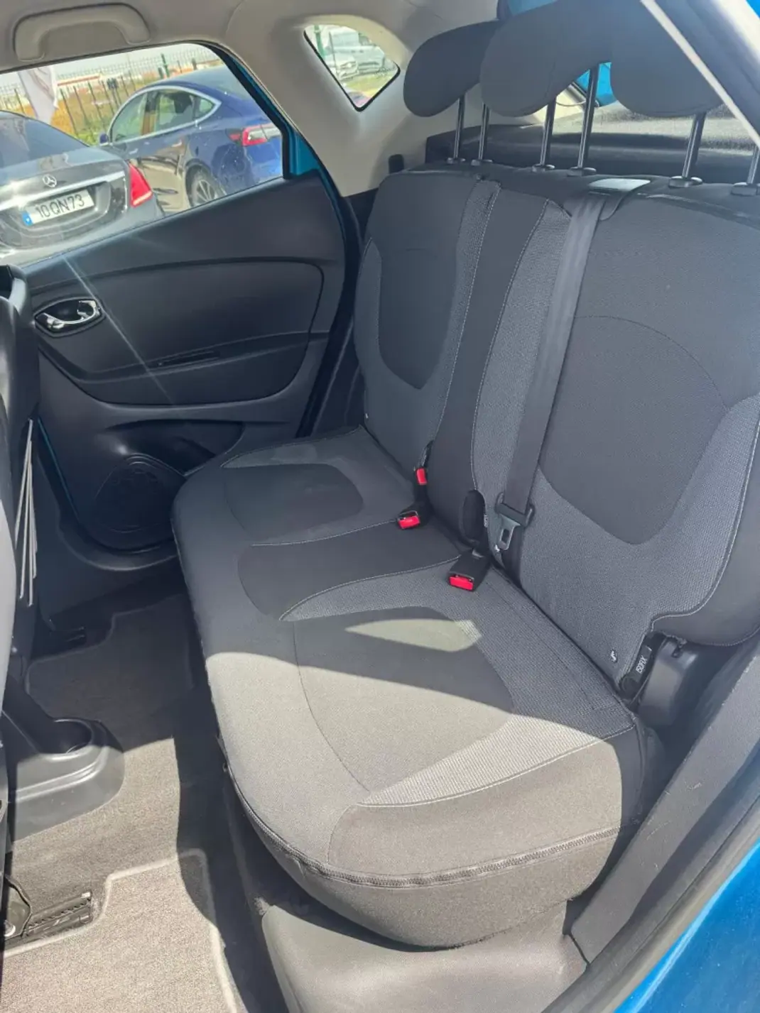 Renault Captur 2015 - 14900 EUR, 164000 km - AUTO.MOTO.pt - 164000km - foto 12 de 17