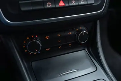 Mercedes-Benz A 180 2015 - 16950 EUR, 81000 km - AUTO.MOTO.pt - 81000km - foto 34 de 36