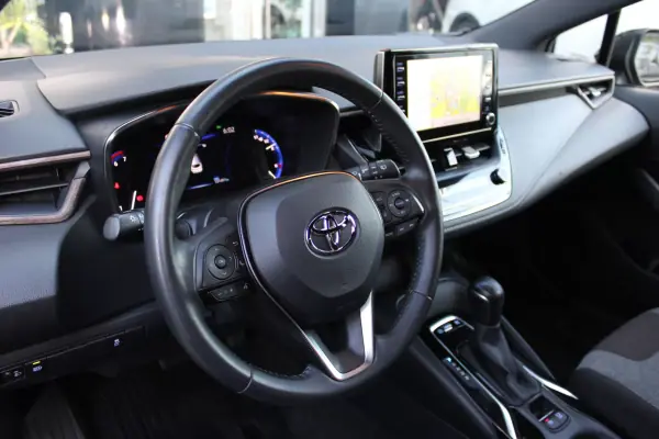 Toyota Corolla Touring Sports 2021 - 24900 EUR, 126096 km - AUTO.MOTO.pt - 126096km - foto 9 de 23