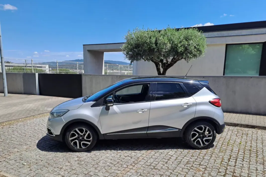 Renault Captur 2015 - 12500 EUR, 154000 km - AUTO.MOTO.pt - 154000km - foto 3 de 14
