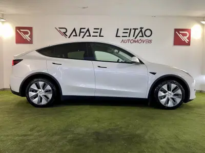Tesla Model Y 2023 - 39500 EUR, 48000 km - 48000km - foto 8 de 43