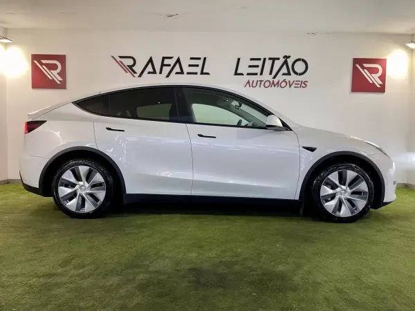 Tesla Model Y 2023 - 39500 EUR, 48000 km - 48000km - foto 8 de 43