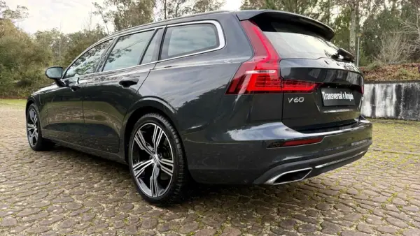 Volvo V60 2020 - 26500 EUR, 129000 km - AUTO.MOTO.pt - 129000km - foto 18 de 25