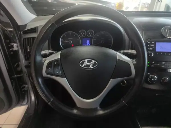 Hyundai i30 2011 - 7250 EUR, 112000 km - AUTO.MOTO.pt - 112000km - foto 19 de 35