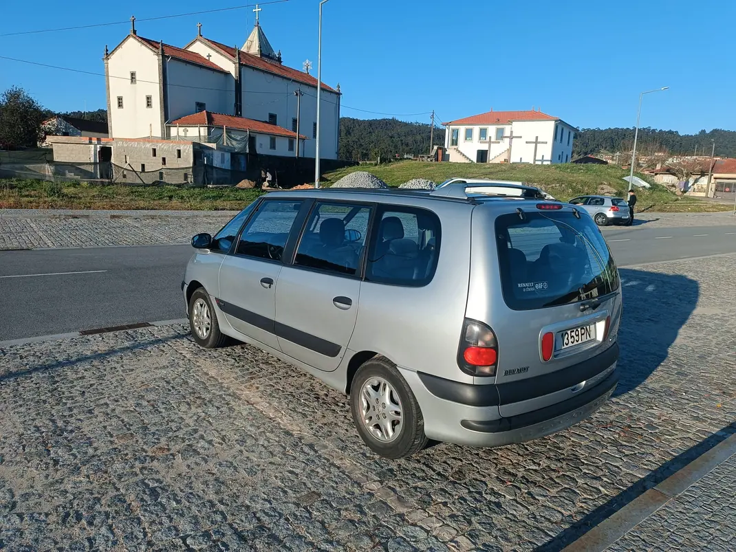 Renault Espace 2000 - 5400 EUR, 187000 km - AUTO.MOTO.pt - 187000km - foto 15 de 15
