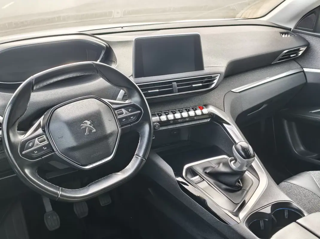 Peugeot 3008 2020 - 19900 EUR, 98000 km - AUTO.MOTO.pt - 98000km - foto 16 de 28