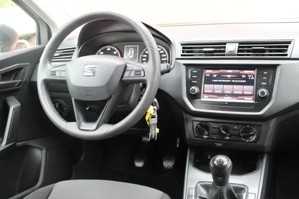 SEAT Ibiza 2019 - 10490 EUR, 194000 km - AUTO.MOTO.pt - 194000km - foto 10 de 16