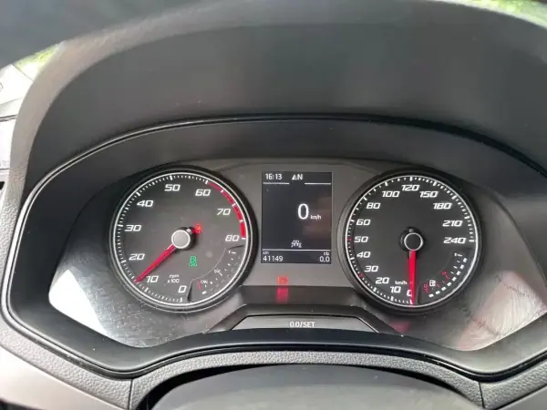 SEAT Ibiza 2020 - 12500 EUR, 41149 km - AUTO.MOTO.pt - 41149km - foto 8 de 41