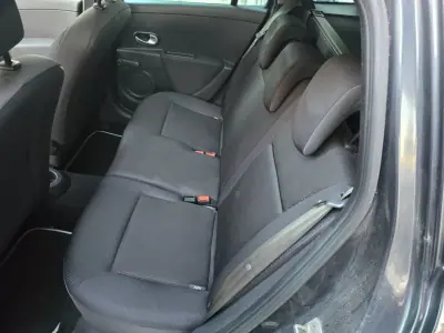 Renault Clio Break 2008 - 3999 EUR, 208437 km - AUTO.MOTO.pt - 208437km - foto 9 de 19