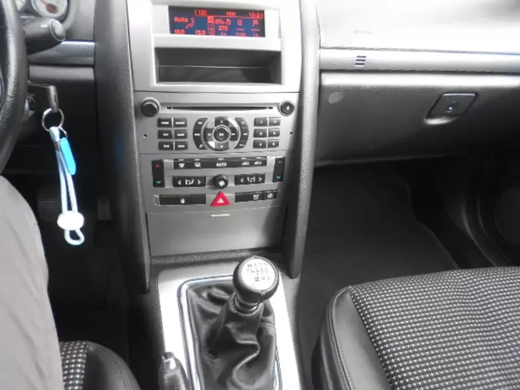 Peugeot 407 2004 - 4500 EUR, 0 km - AUTO.MOTO.pt - foto 3 de 12