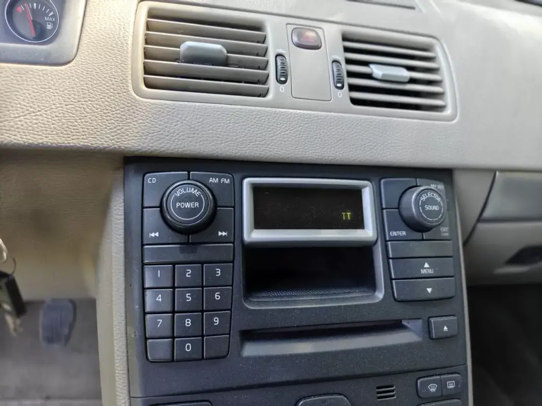 Volvo XC 90 2005 - 8490 EUR, 243750 km - AUTO.MOTO.pt - 243750km - foto 32 de 35