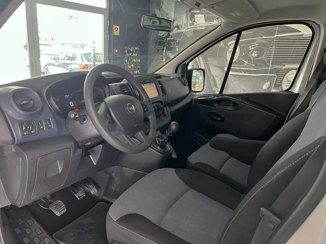 Opel Vivaro 2018 - 24600 EUR, 131722 km - AUTO.MOTO.pt - 131722km - foto 6 de 24
