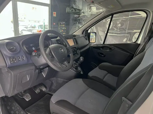 Opel Vivaro 2018 - 22600 EUR, 131722 km - AUTO.MOTO.pt - 131722km - foto 6 de 24